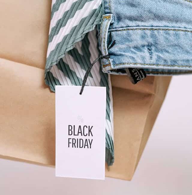Utiliza a tu favor el “por tiempo limitado” Prenda de ropa con descuento limitado de black friday. Ventajas para mejorar las ventas en Black Friday
